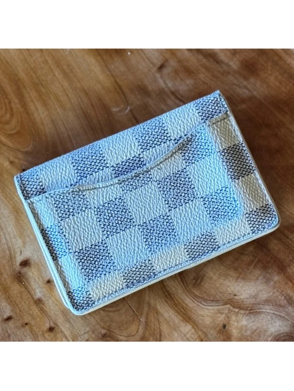LOUIS VUITTON
Damier Azur Canvas Pocket
Organizer Wallet - Picture 2 of 14